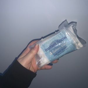 6* gallons instant snow